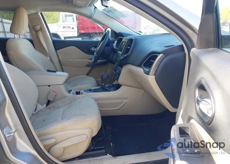 2019 Jeep Cherokee Latitude z USA, uszkodzony, nr VIN 1C4PJMCB2KD194252